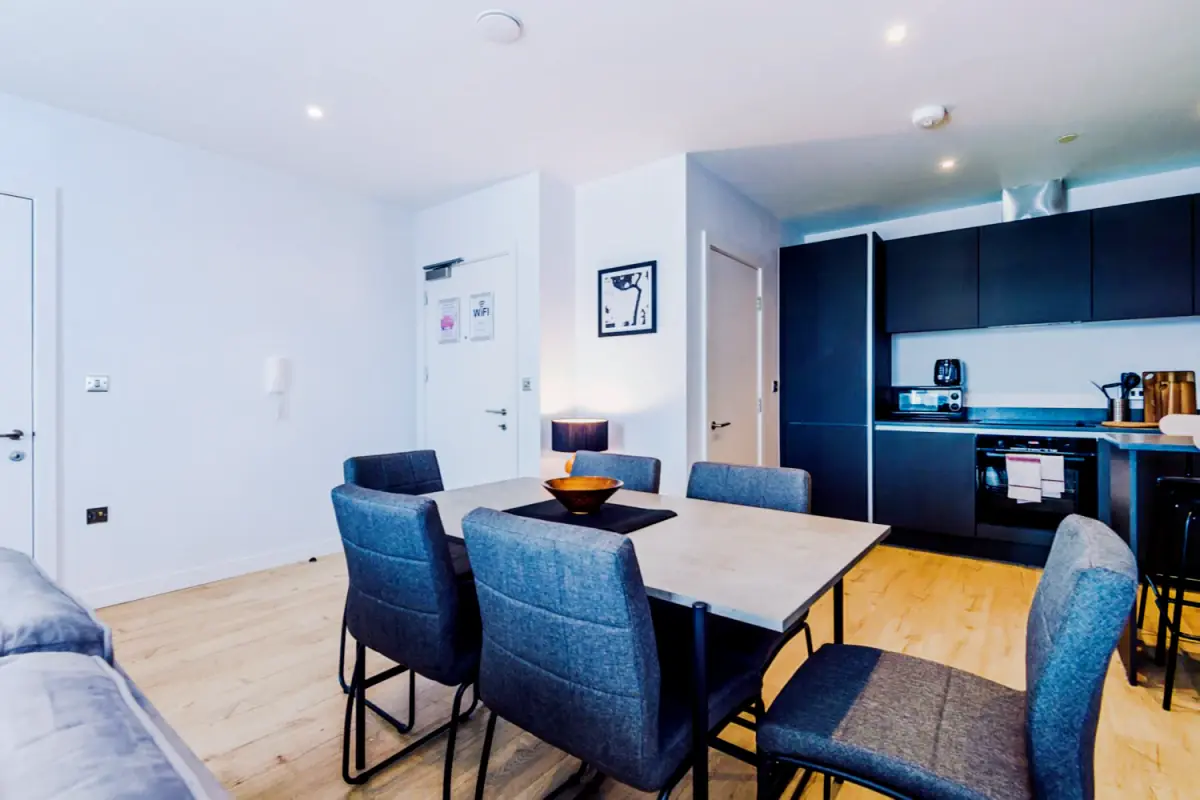 3 Rooms view 1