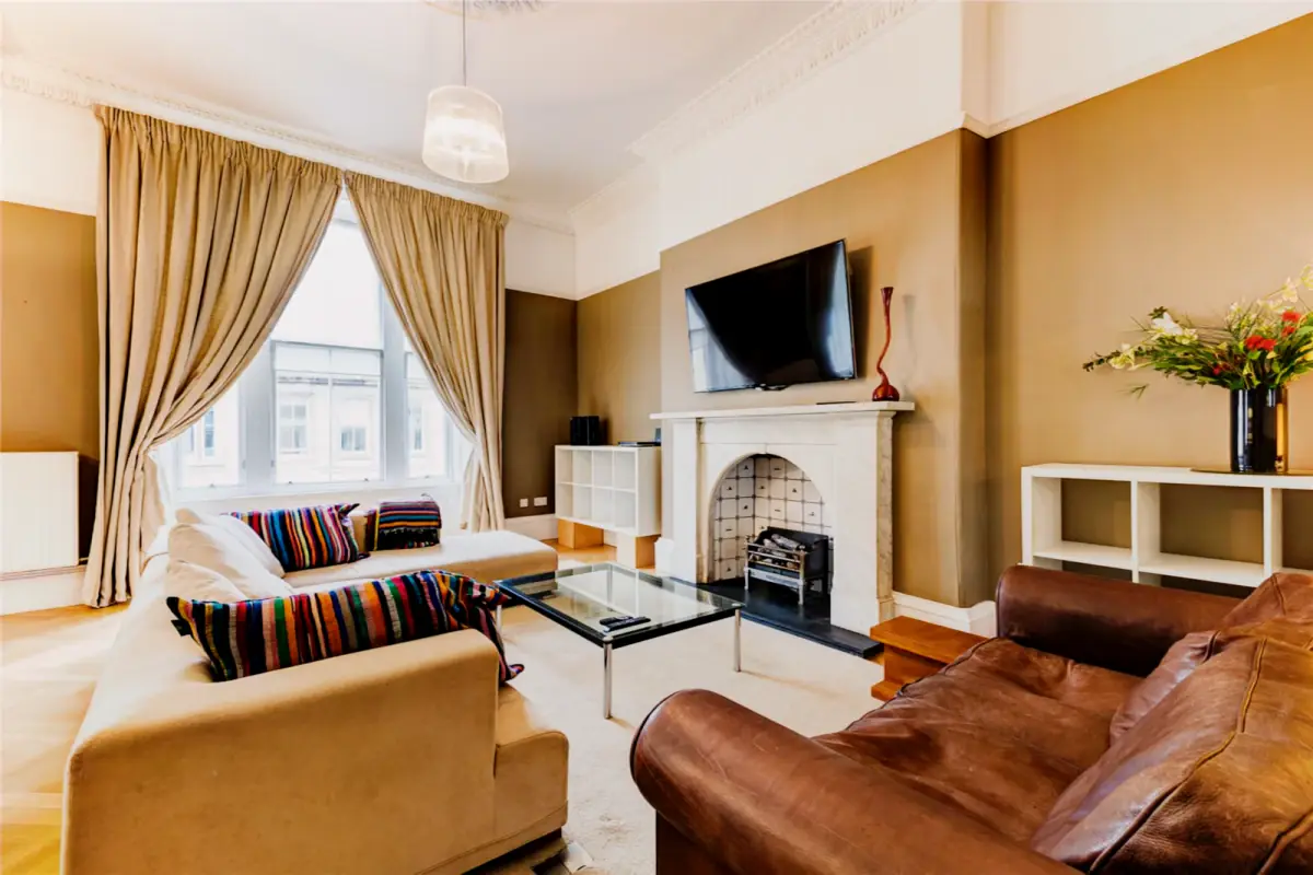 5Bedrooms, 2Bathrooms