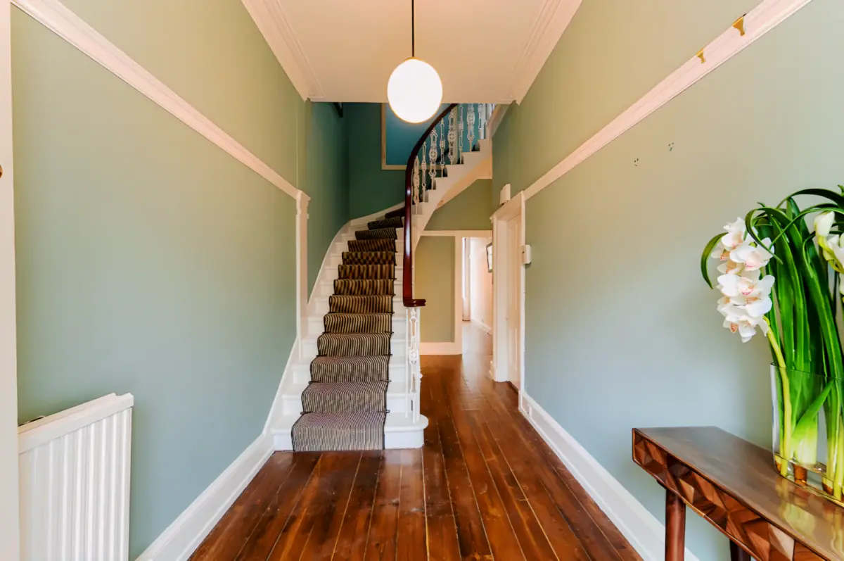 4Bedrooms, 2Bathrooms