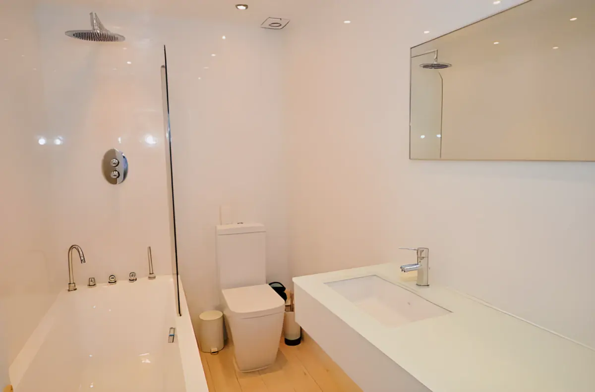 Crown Circus, Dowanhill G12 9HB