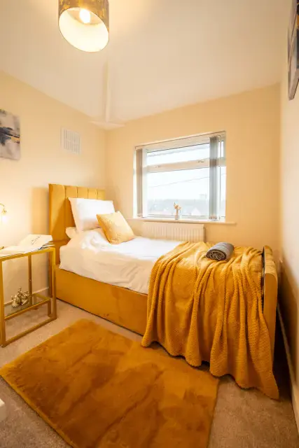 3 Rooms view 1