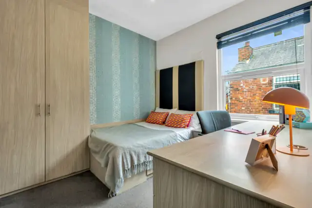 7 Beds 2 Baths