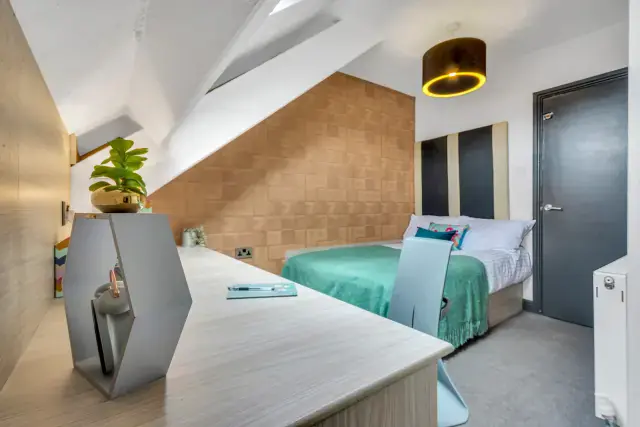7 Beds 2 Baths
