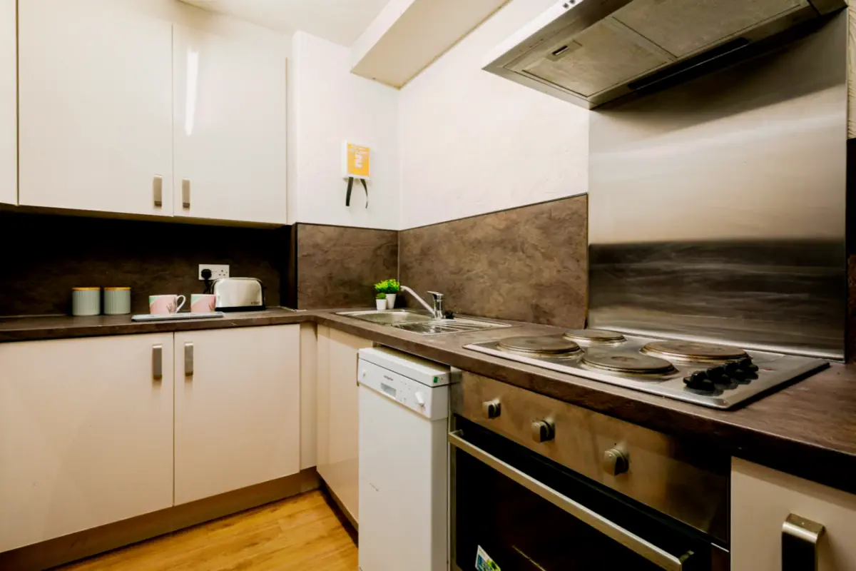 7 Beds 2 Baths