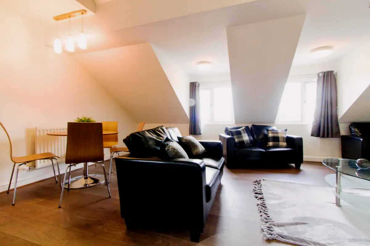 Flat 10, 223 Hyde Park Road