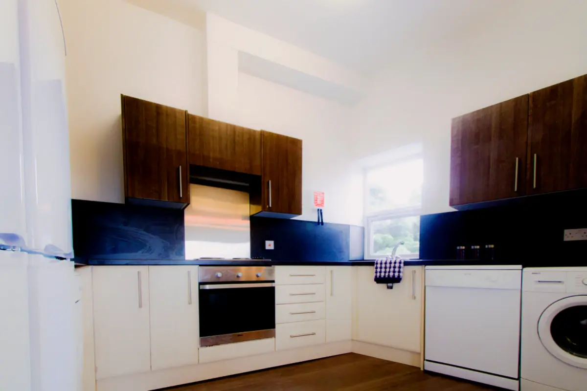 Flat 10, 223 Hyde Park Road