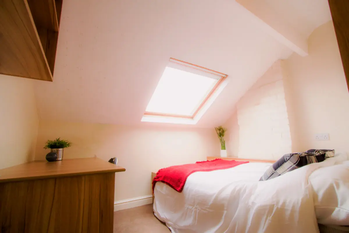 Flat 10, 223 Hyde Park Road