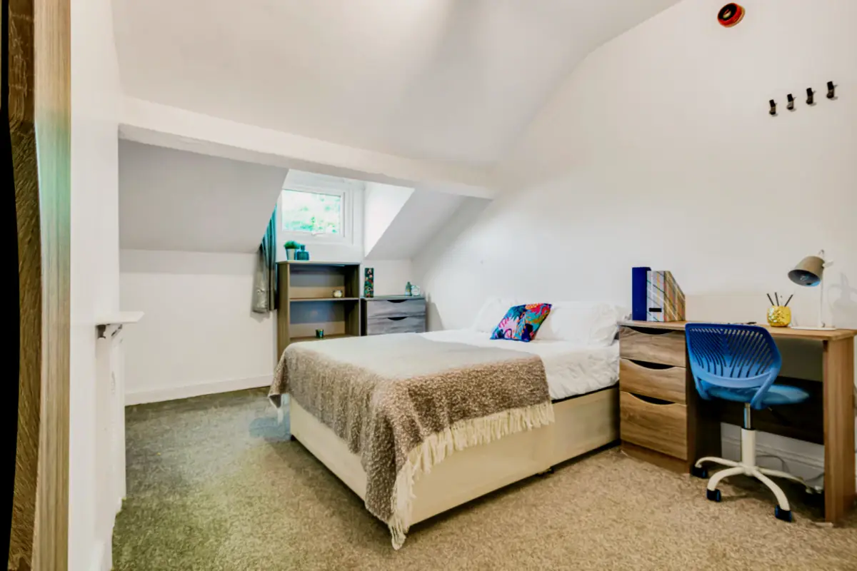 8 Beds 3 Baths