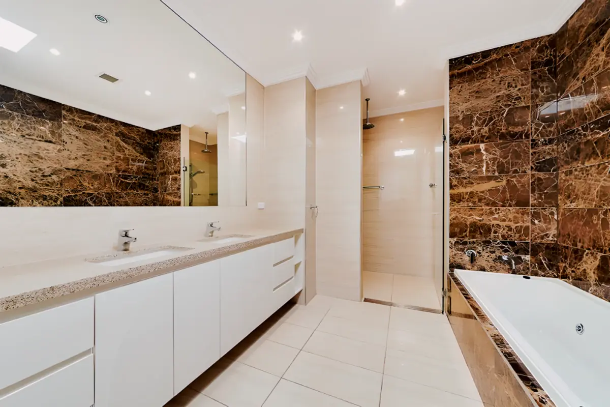 3Bedrooms, 2Bathrooms