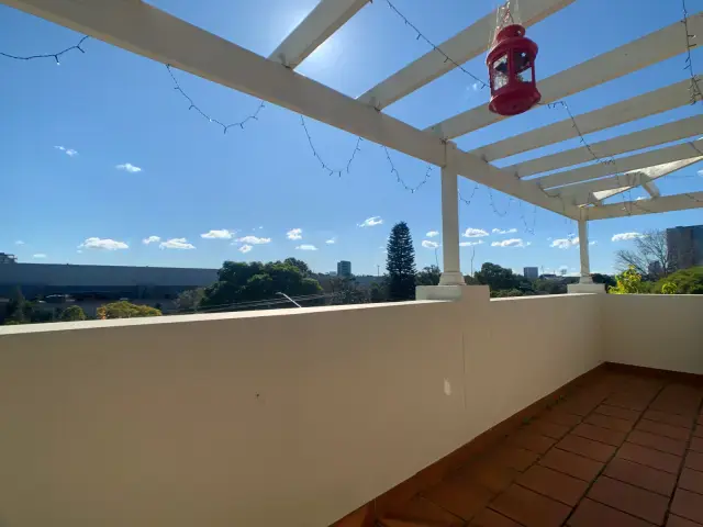 2Bedrooms, 1Bathrooms