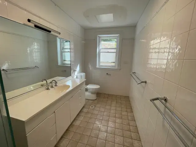 3Bedrooms, 1Bathrooms