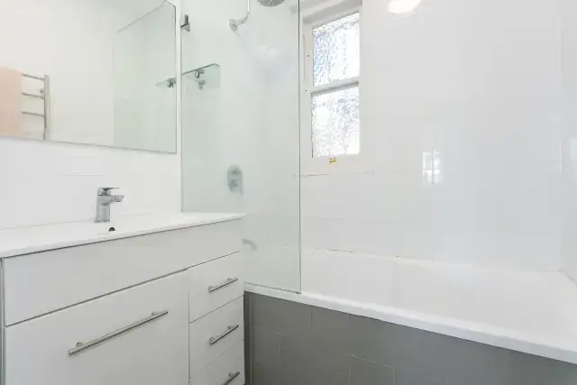 2Bedrooms, 1Bathrooms