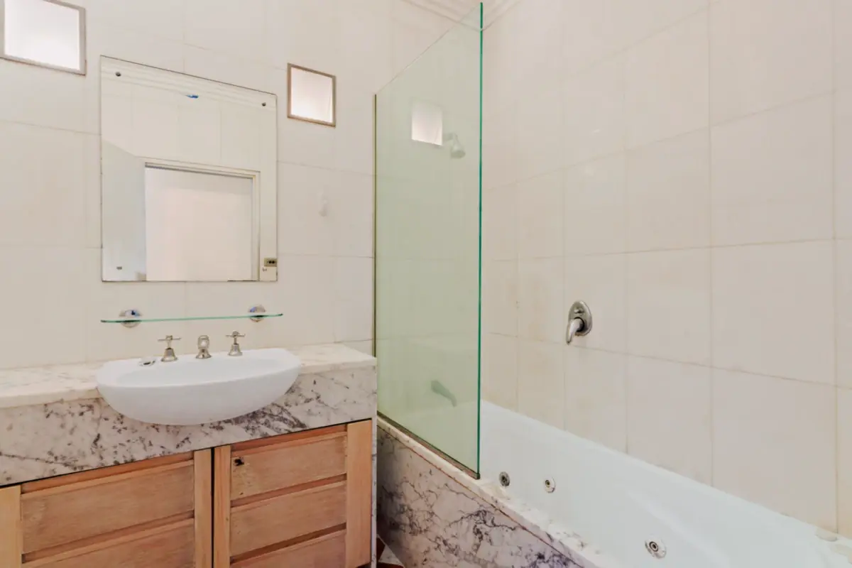 2Bedrooms, 1Bathrooms