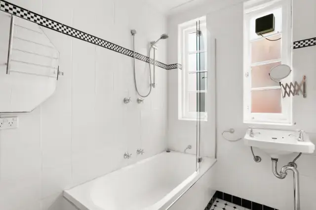 2Bedrooms, 1Bathrooms