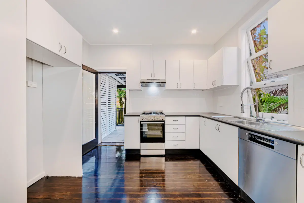 2Bedrooms, 1Bathrooms