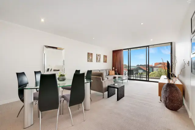 2Bedrooms, 2Bathrooms