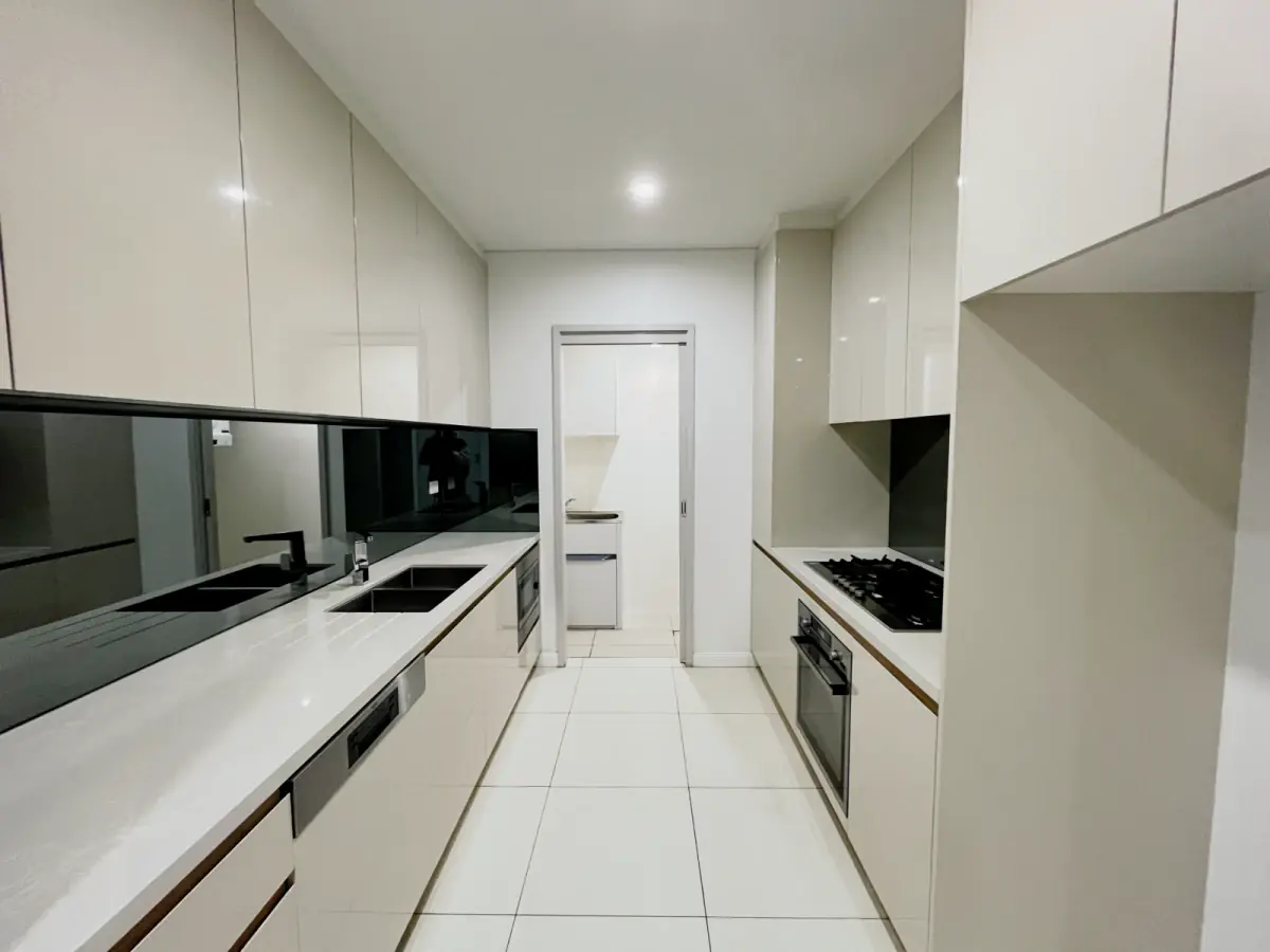 3 Rooms view 1