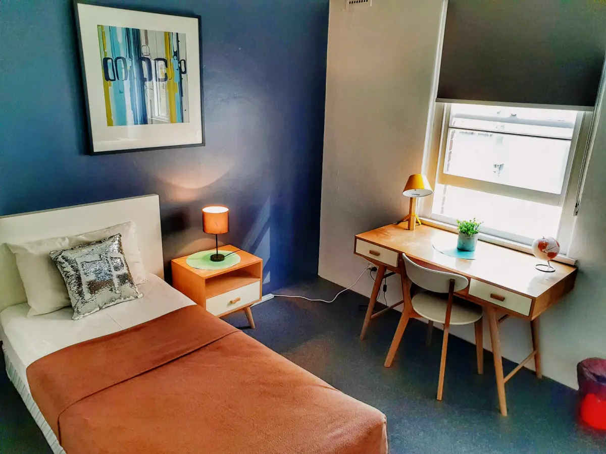 Inviting single bedroom next to Hyde Park