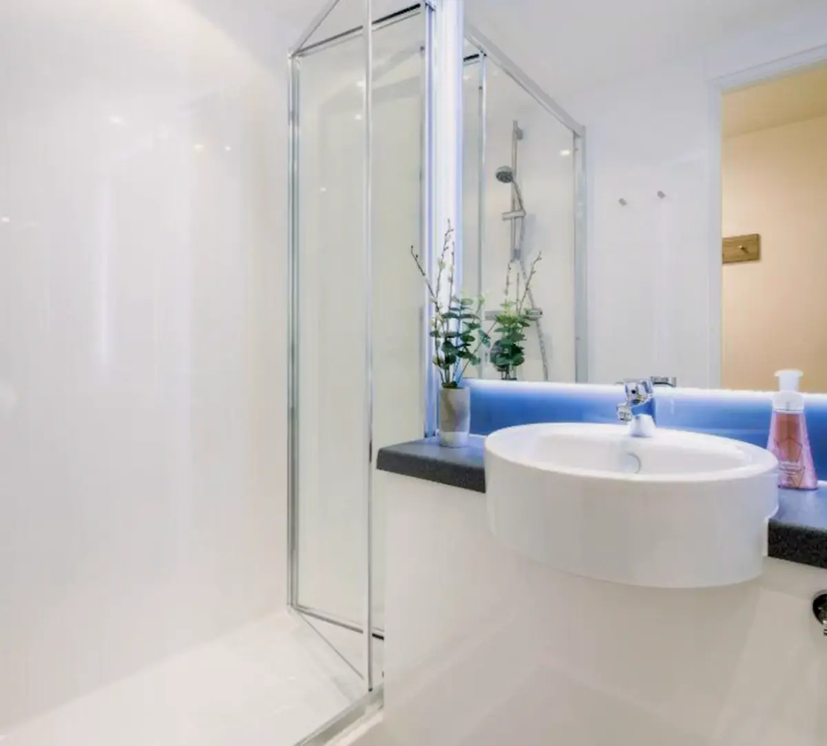 1 Bedroom, 1 Bathroom