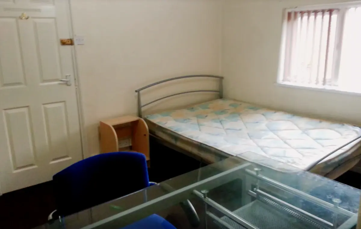 3 Rooms view 1