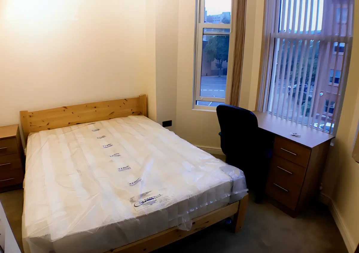 Entire Place·1B1B··2·5 Queen Vicrotia St