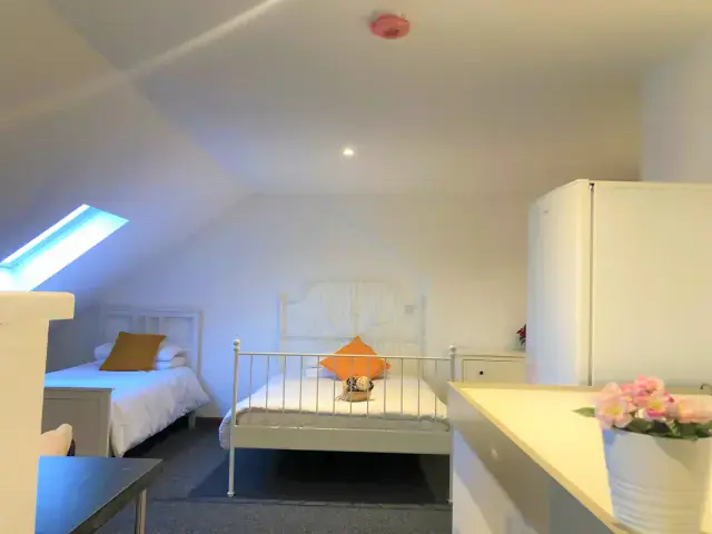 R8 Rooms view 1