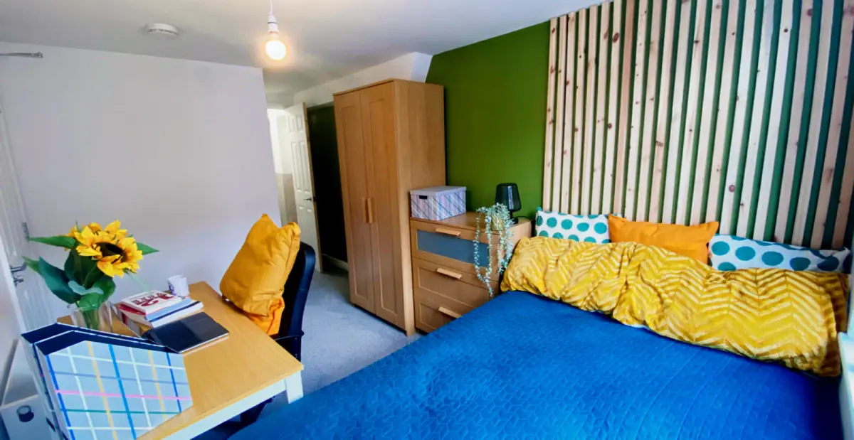 5 Rooms view 1
