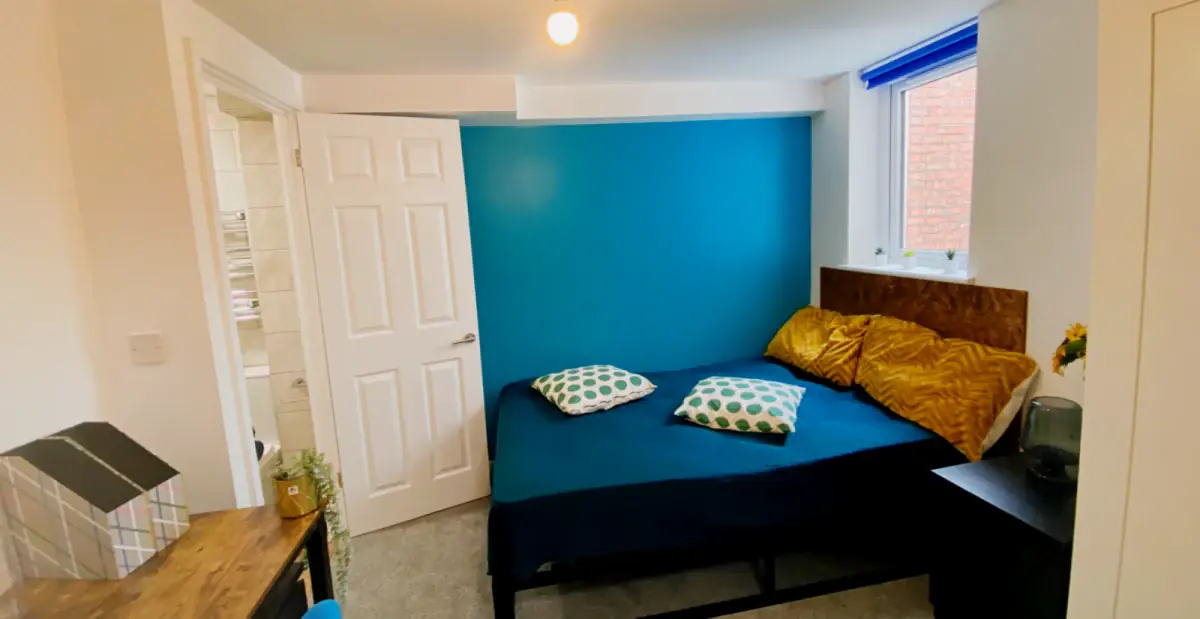 6 Bedroom