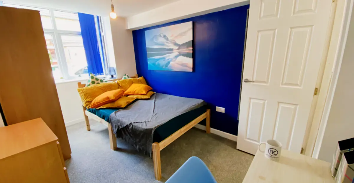 6 Bedroom