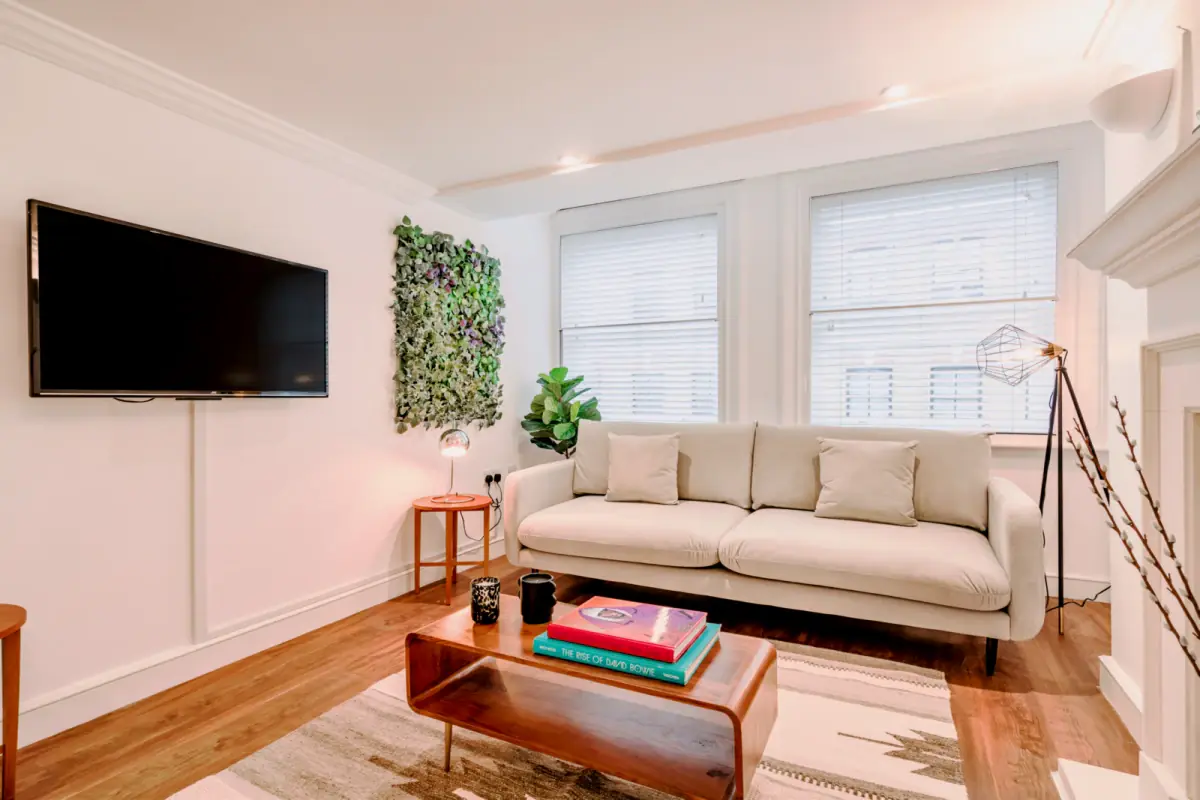 SL-Flat 3, Greek Street