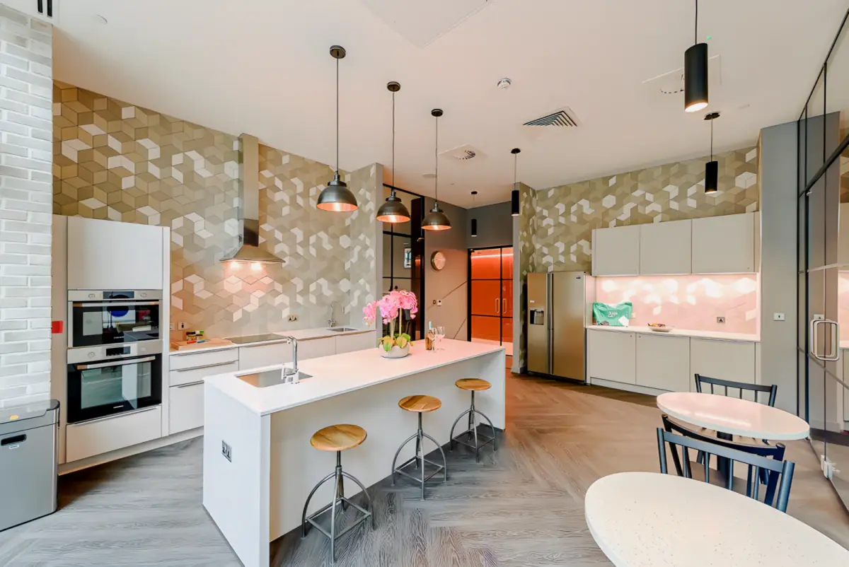 Wembley Landsby Building & Wembley Deluxe Apartments