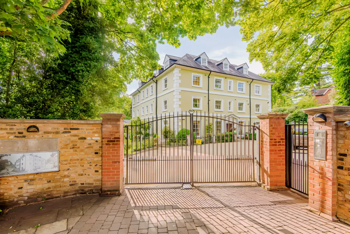 Mount House
