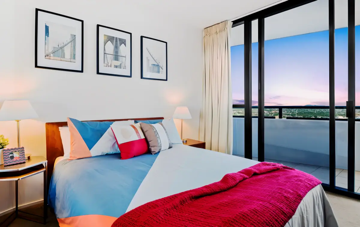 2 Rooms view 1