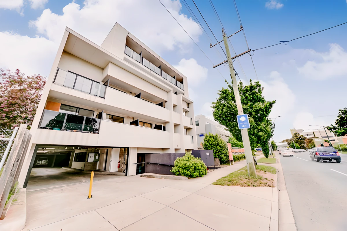 484 Elgar Road
