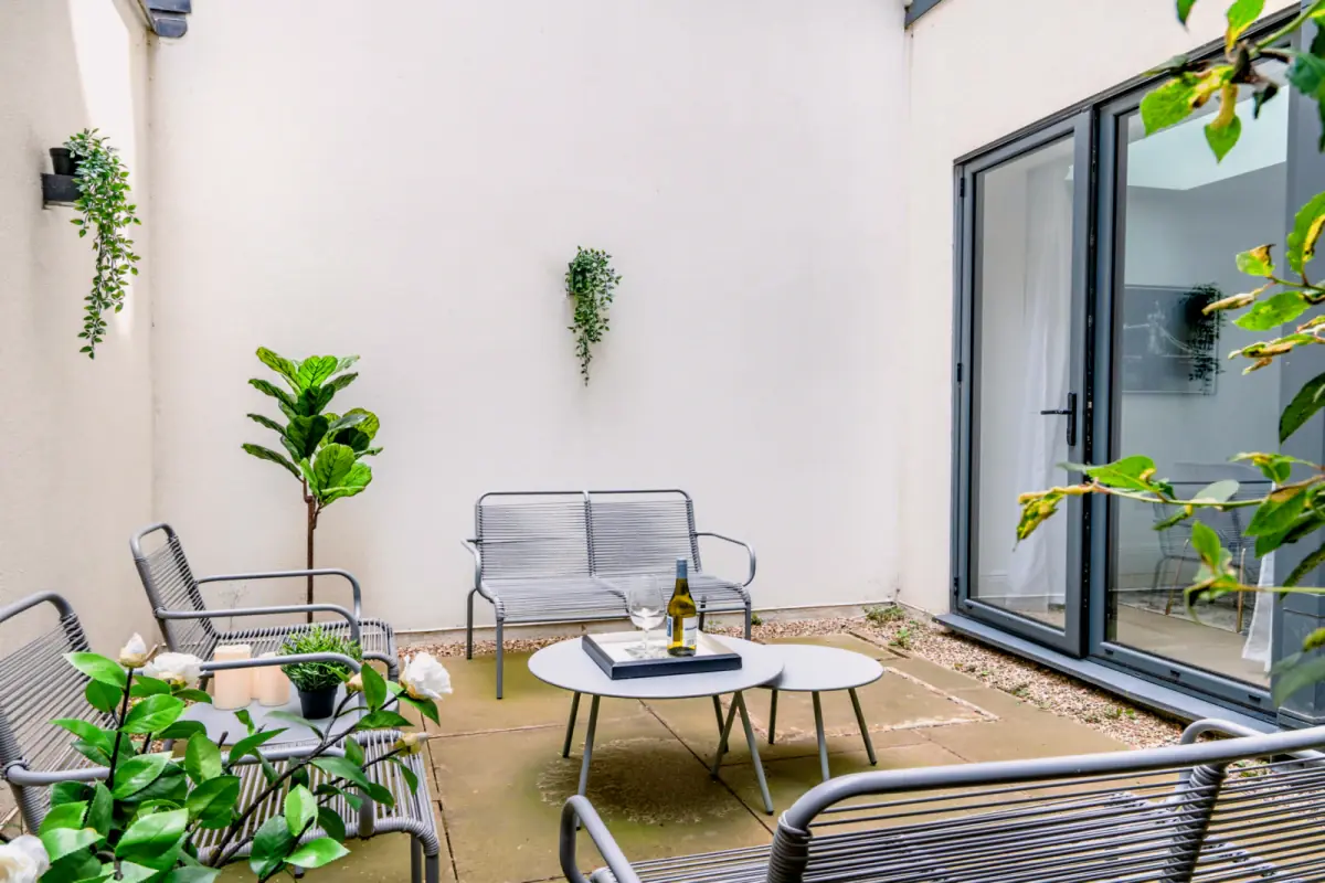 2 Rooms view 1
