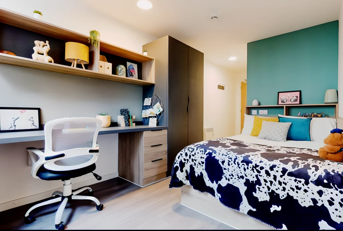 Bronze En-suite Upper Level