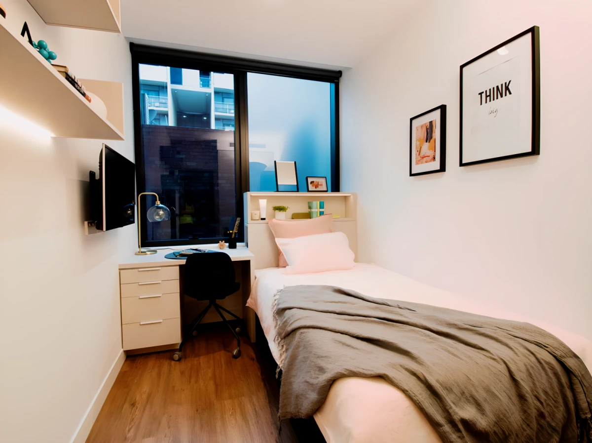 6 Rooms view 2