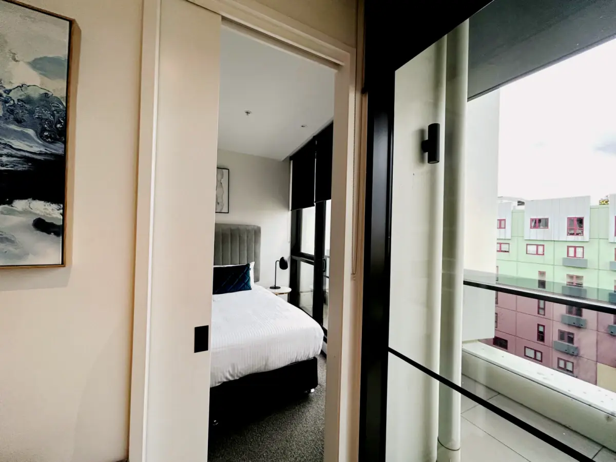 2 Rooms view 1
