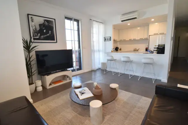 2Bedrooms, 1Bathrooms