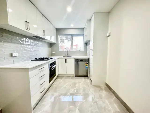2Bedrooms, 1Bathrooms