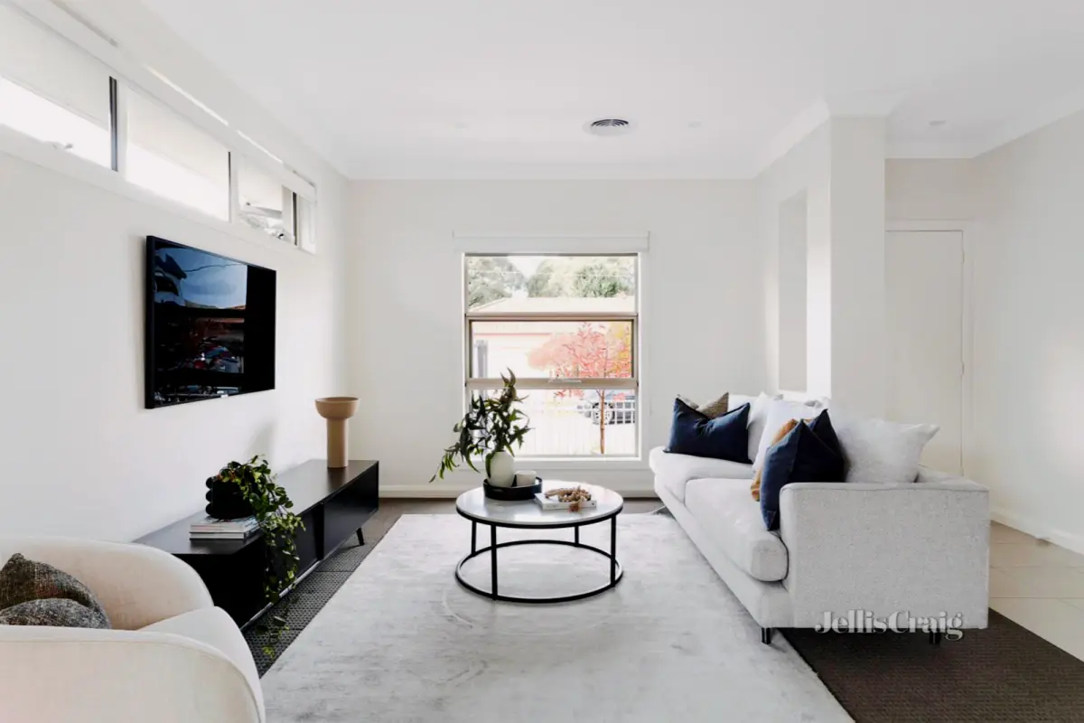 3 Rooms view 1