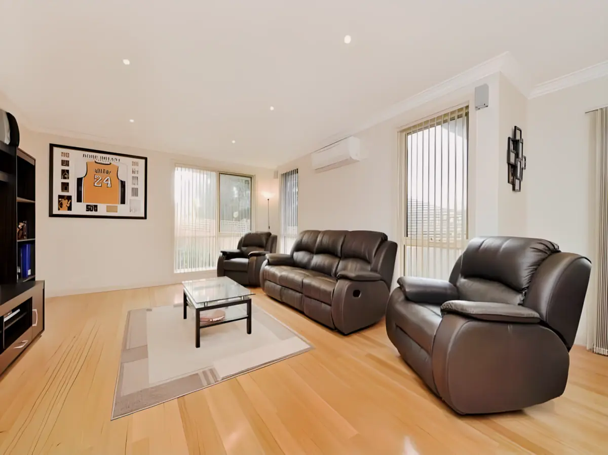 3 Rooms view 1