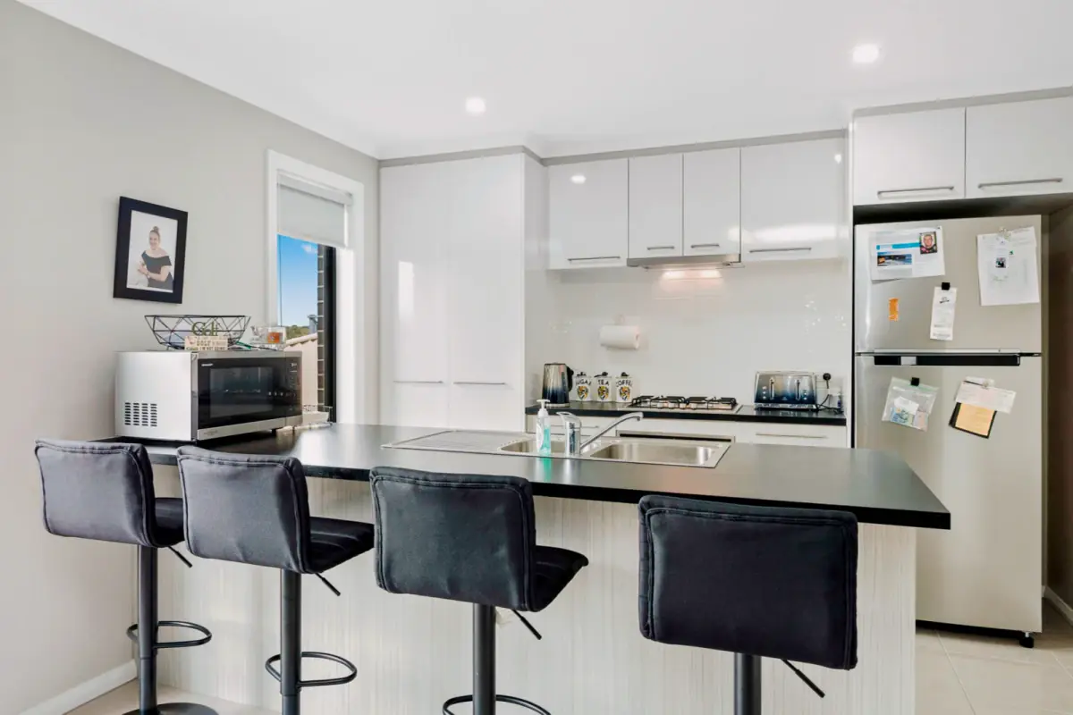 3 Rooms view 1