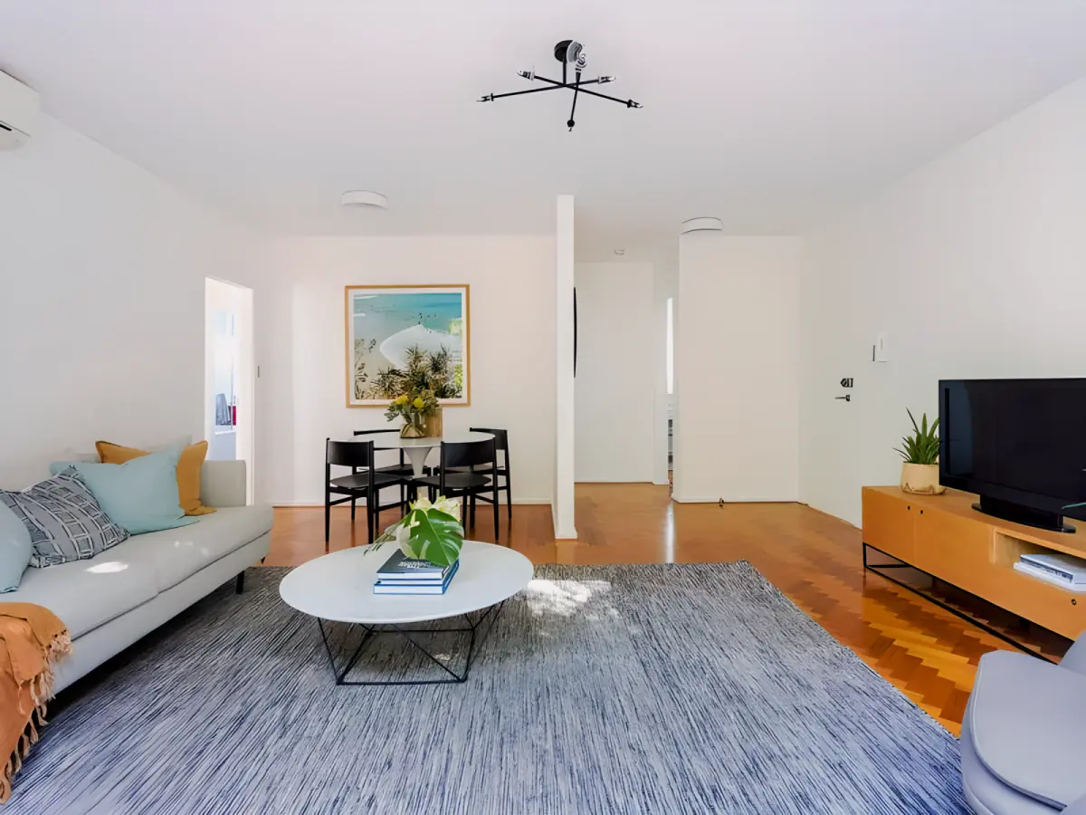 3 Rooms view 1
