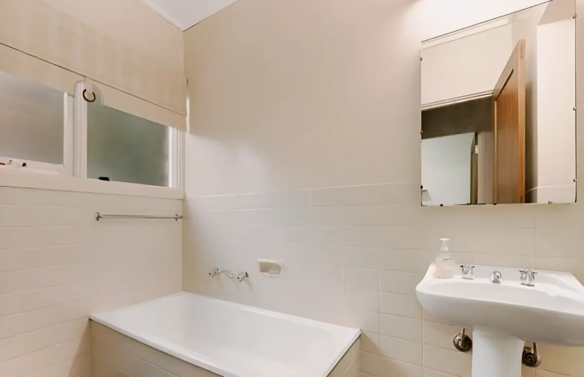 4 Bed, 2 Bath