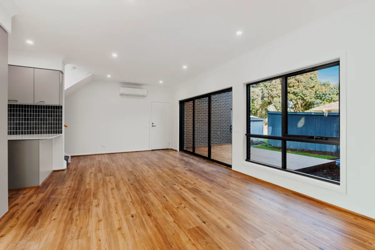 3 Rooms view 1