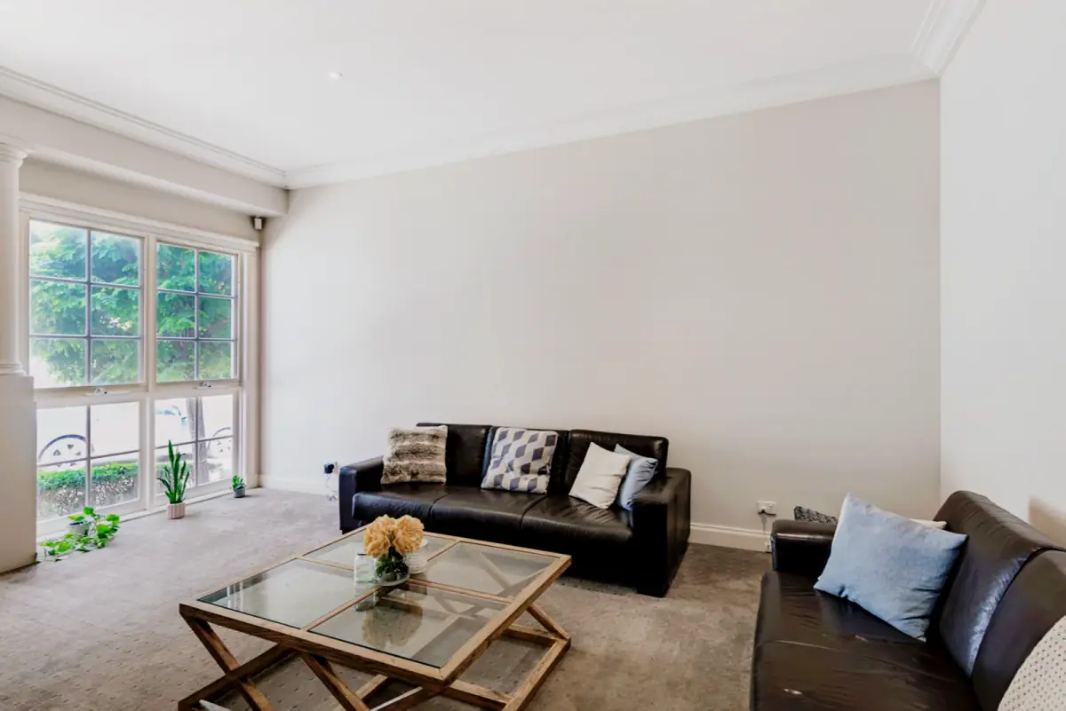 3 Rooms view 1