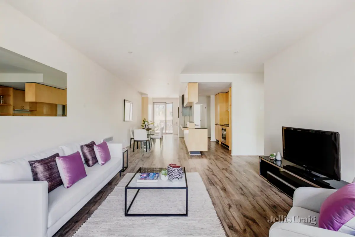 2 Rooms view 1