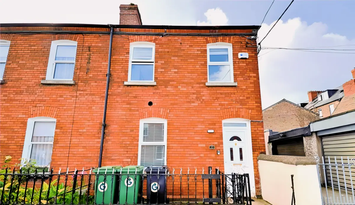 33 Clonmore Road