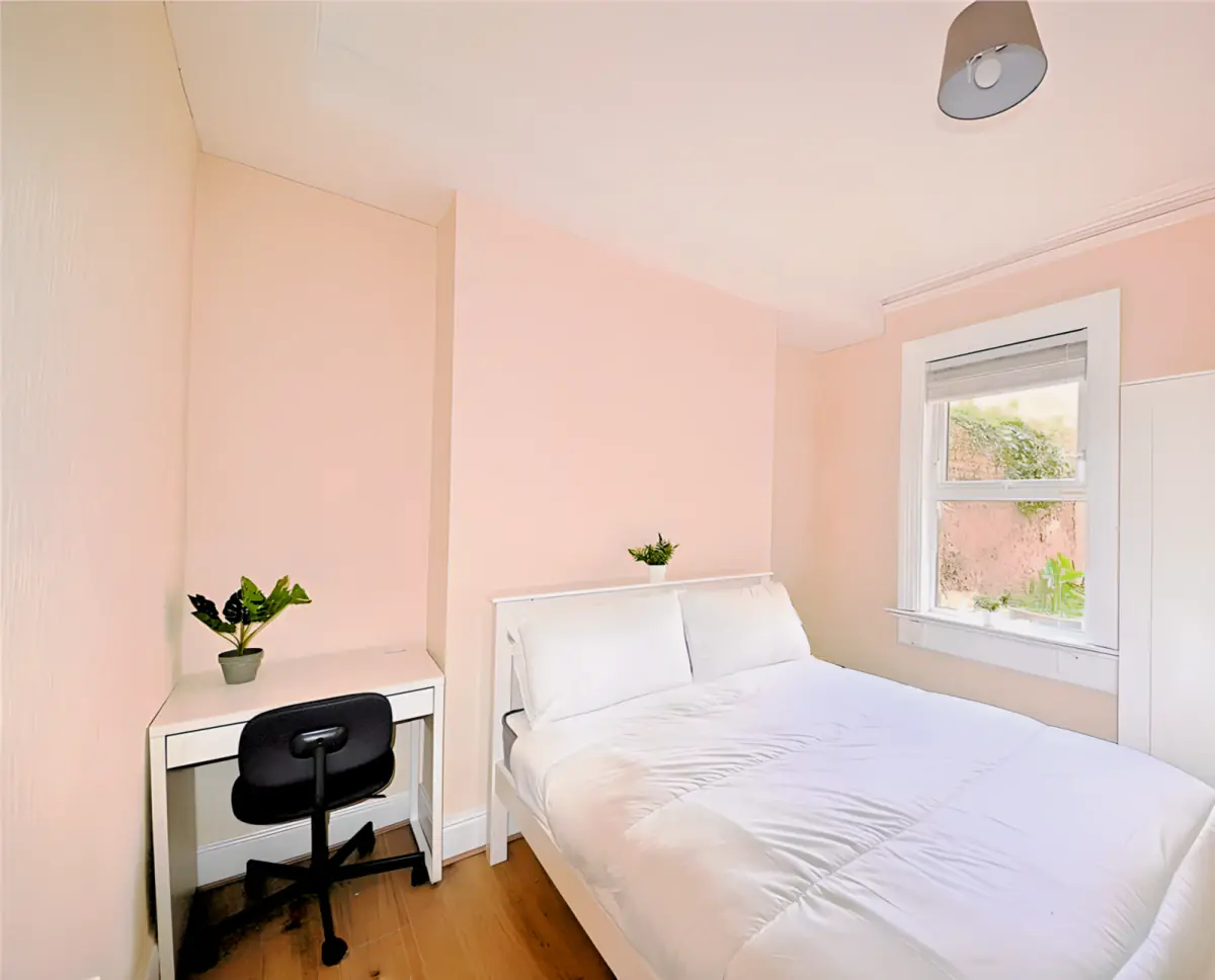 33 Clonmore Road
